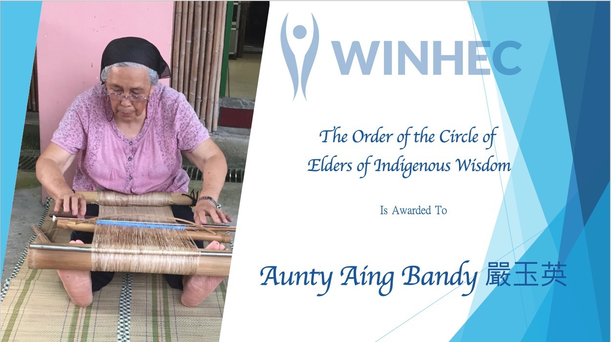 Aing Banday(嚴玉英)specializes in Kavalan Nation’s “ni tenunan tu benina(banana fiber fibric)” weaving