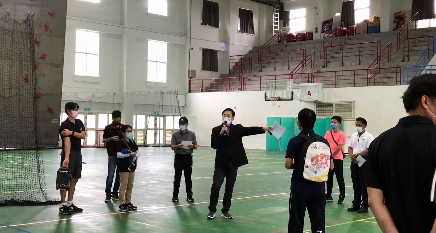 趙涵㨗校長致詞並介紹東華大學體育環境