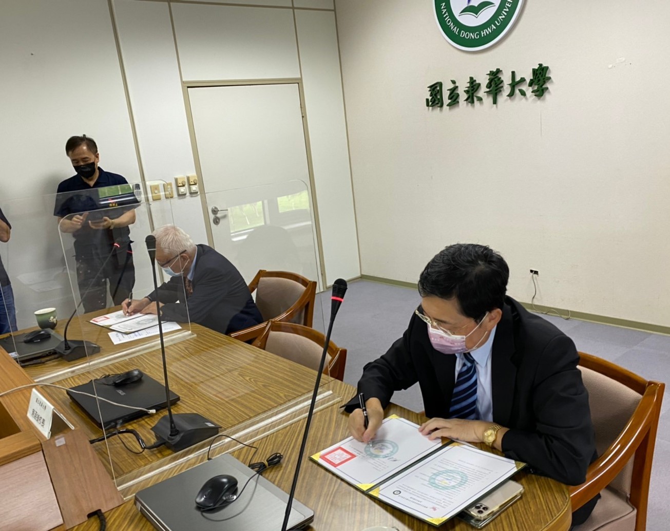 東華大學與源興居生技股份有限公司簽署備忘錄