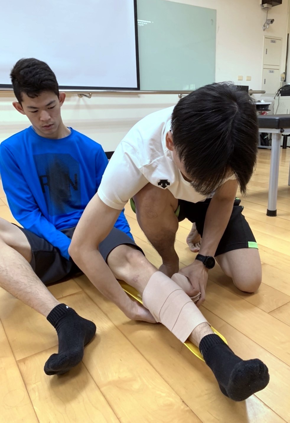 運動防護員課程貼紮技巧上課實作(照片於新冠肺炎疫情三級警戒前所攝)