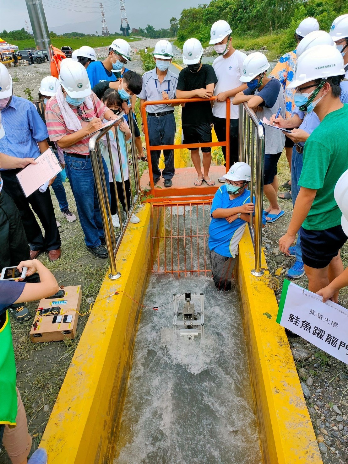 東華大學「鮭魚躍龍門隊」獲得評審青睞