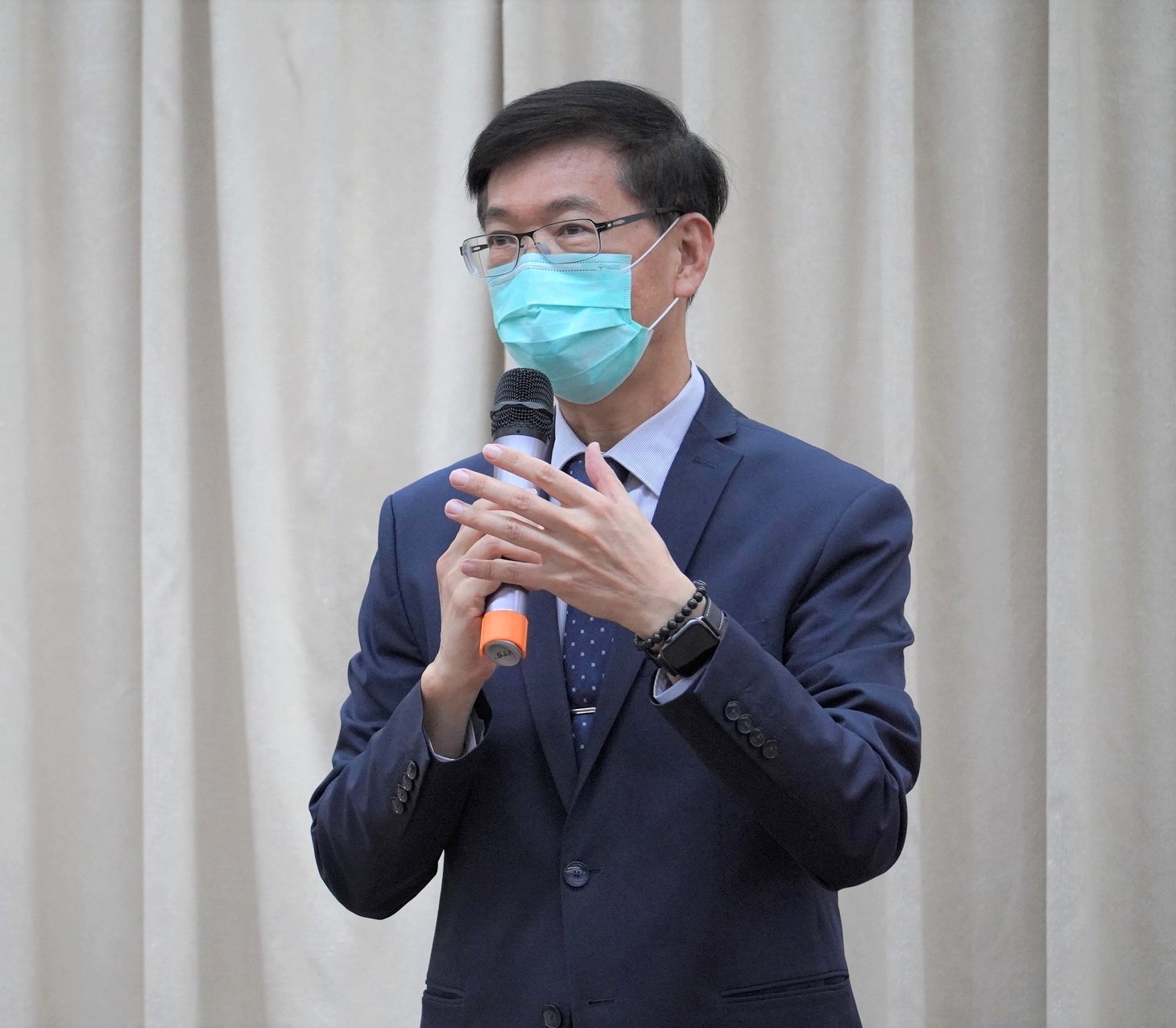 東華大學朱景鵬副校長致詞歡迎駐地教育家幸曼玲老師