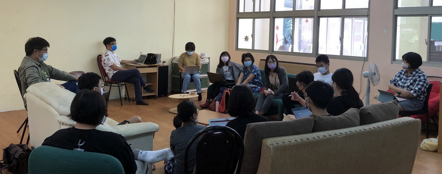田野工作坊引導同學們修習深化提問、確立現象、找出對話對象,以及概念化之功