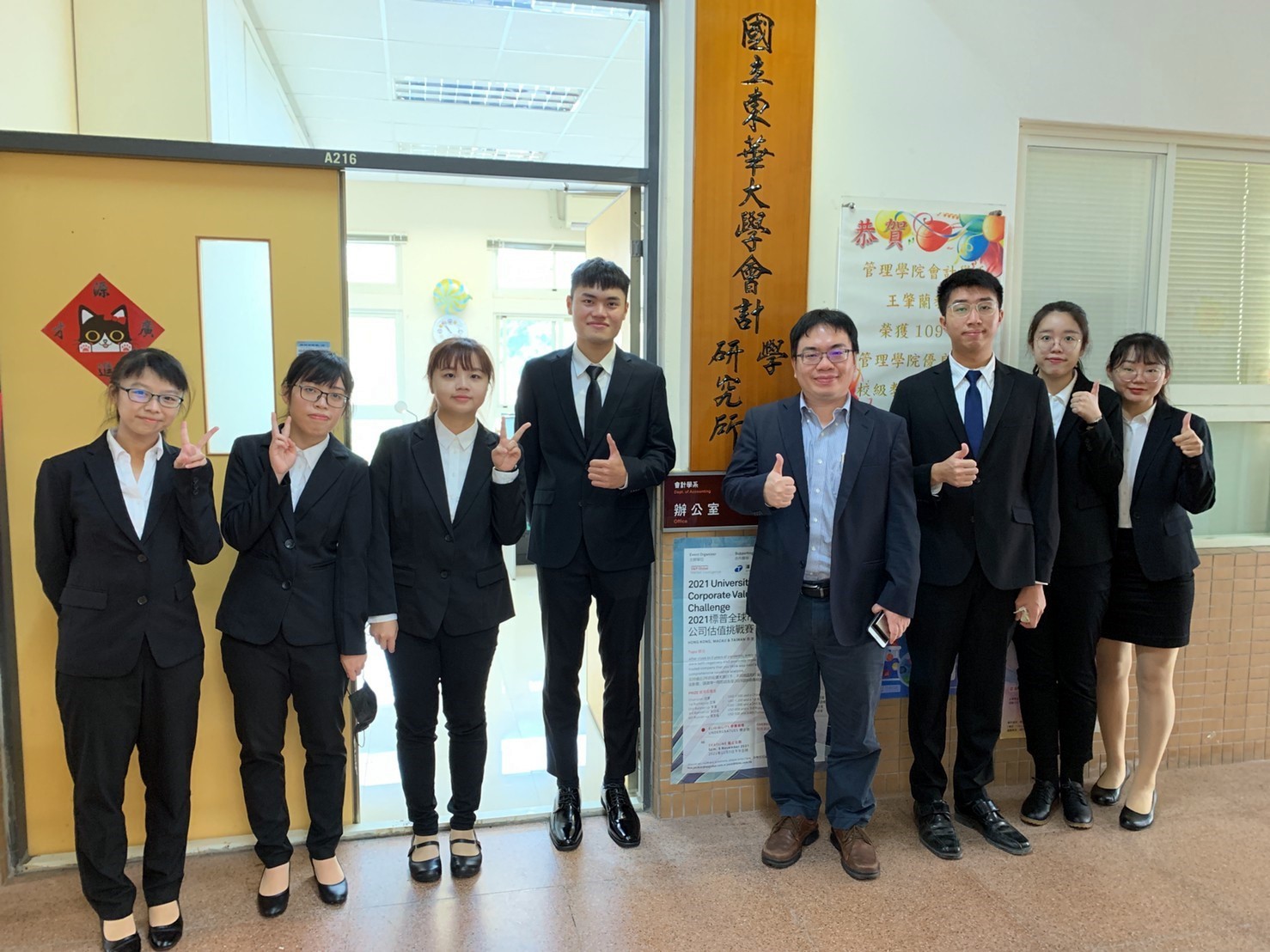 會計系張益誠系主任到場為面試同學們加油打氣,期望同學們都穩定發揮。