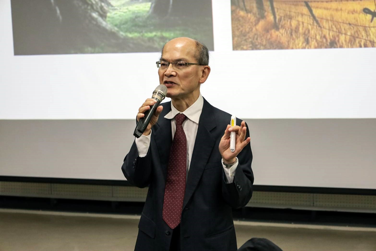 林基興教授以「從人生認知到意義治療」為題,與大家分享認知與生活態度的轉變。