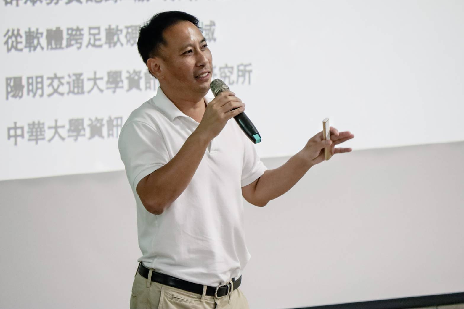陳紹俊總經理以「創業,從零開始」為題,與大家分享在新創公司的經歷。