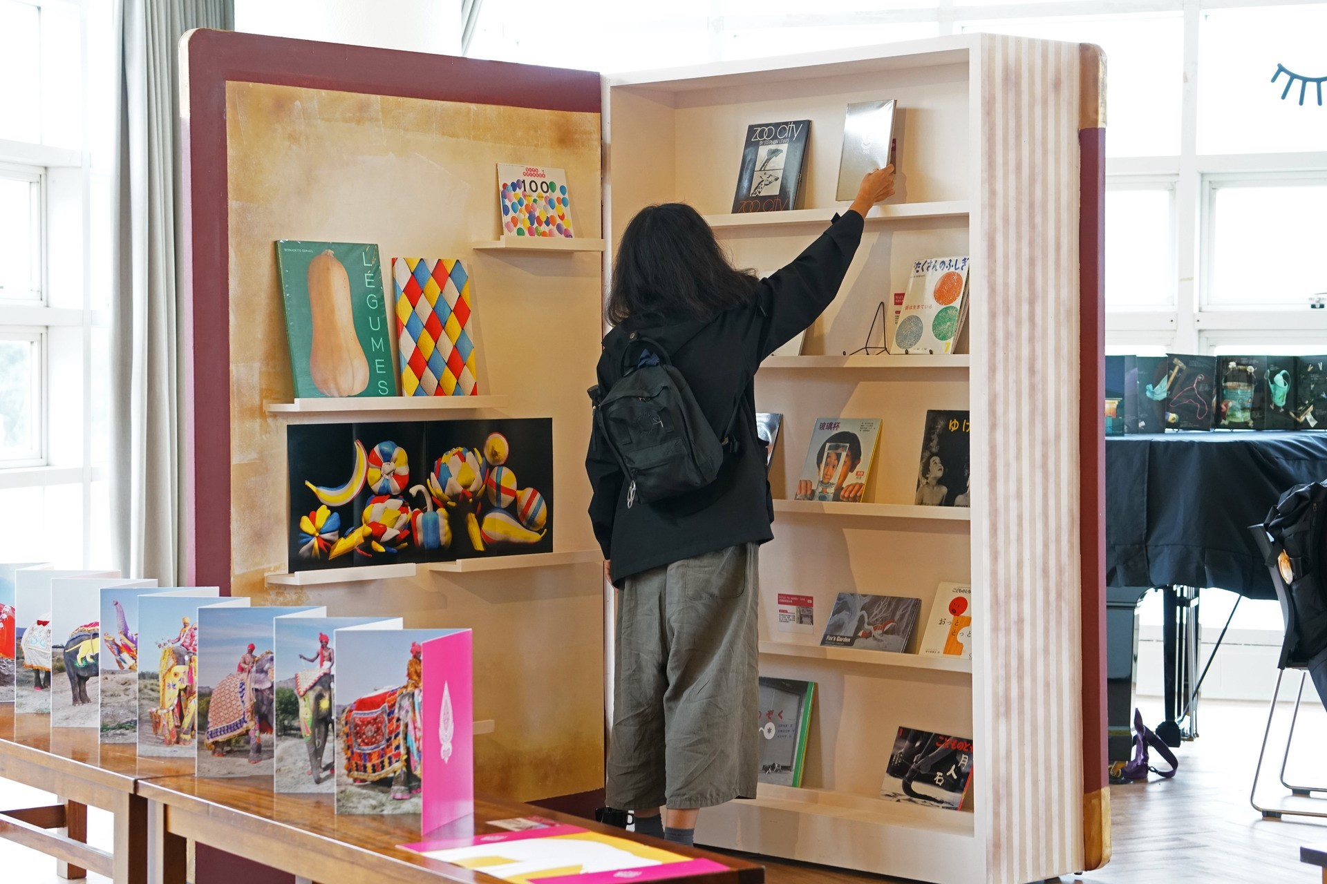 《用我的方式看》影像繪本展展出了跨6國語言,共88本不同領域的繪本