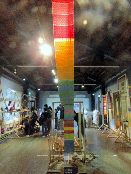 太魯閣產業中心園區結合傳統織布與當代藝術的展覽