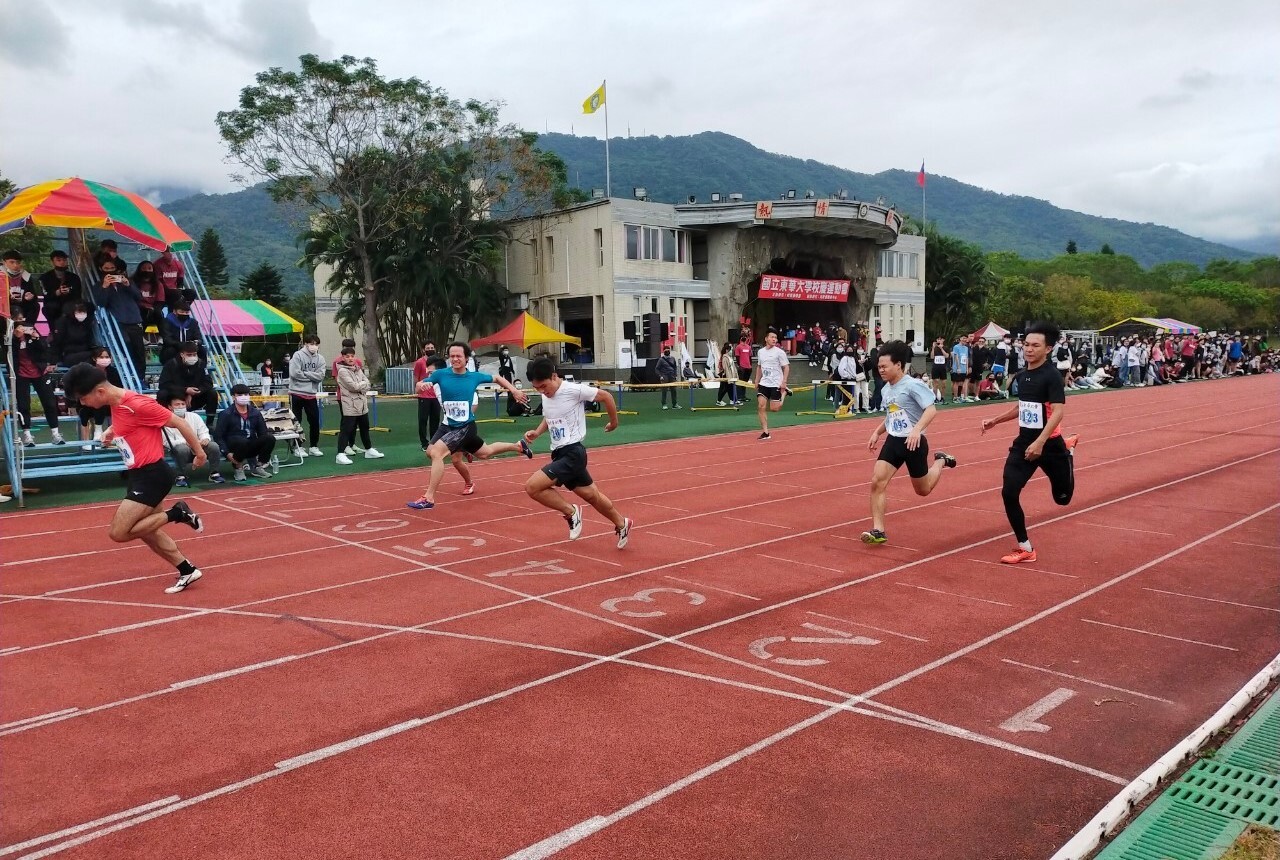 男乙100公尺決賽場景