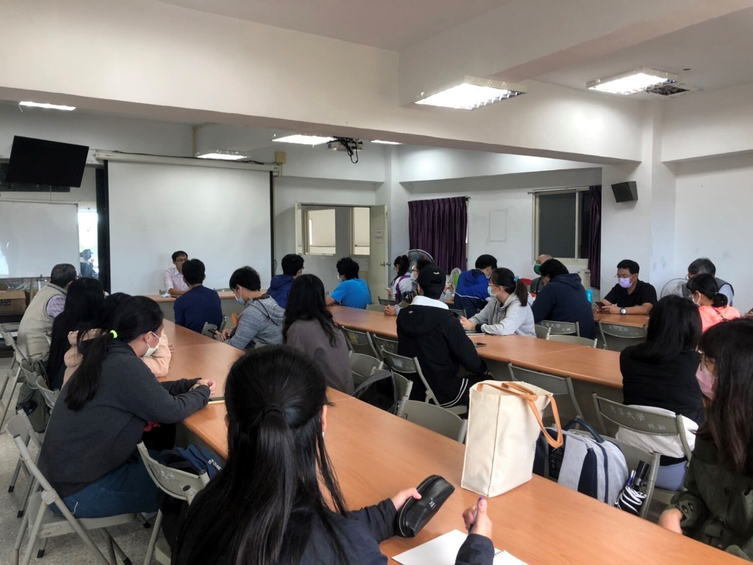 「與體育中心有約」參與同學傾聽楊昌斌主任體育中心說明近期工作方向