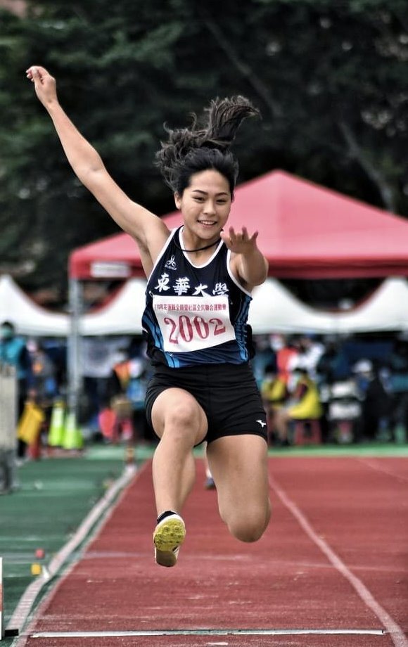 東華大學參加花蓮縣運跳遠選手英姿