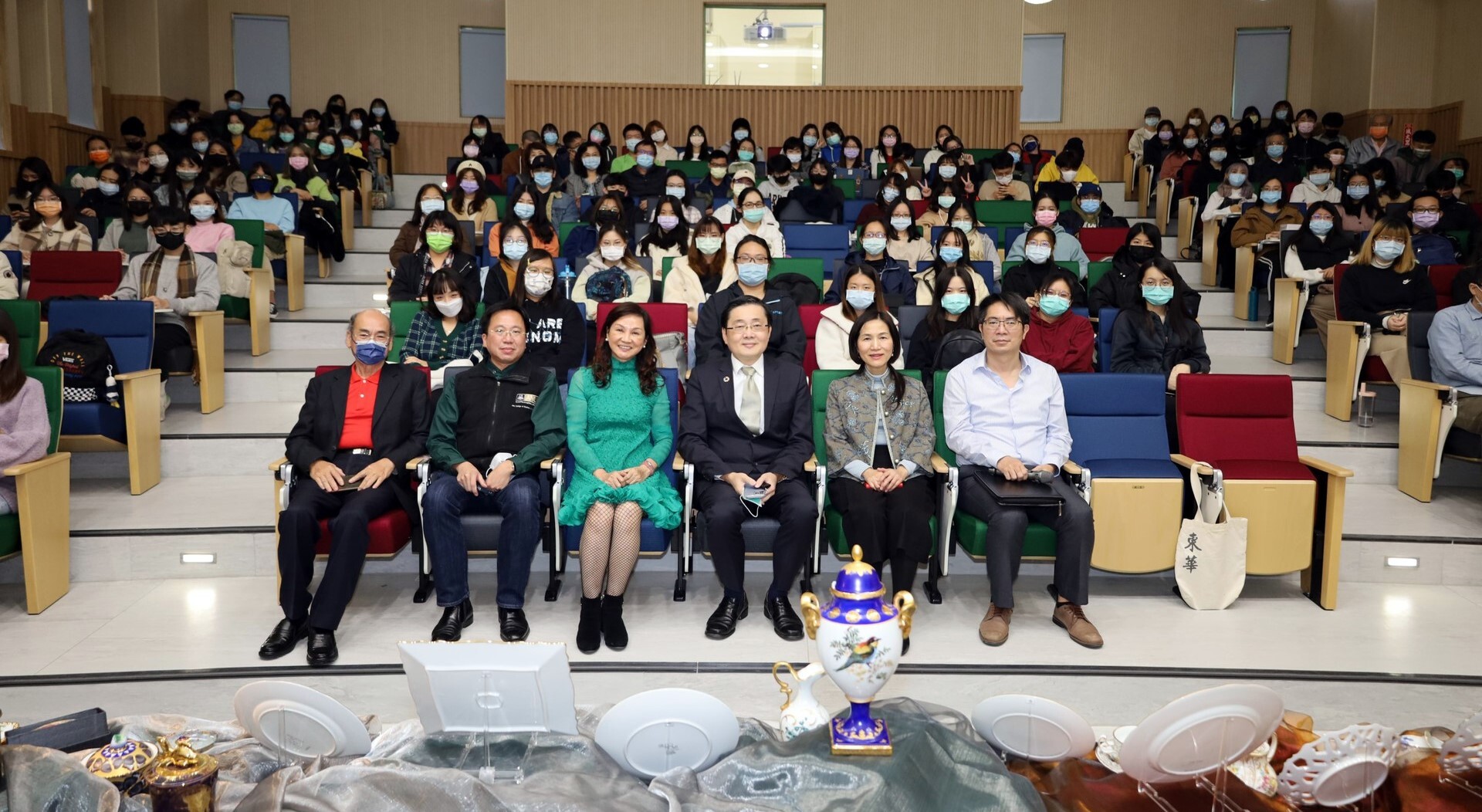 徐瑞芬老師演講「從臺灣見識瓷繪之美」現場座無虛席