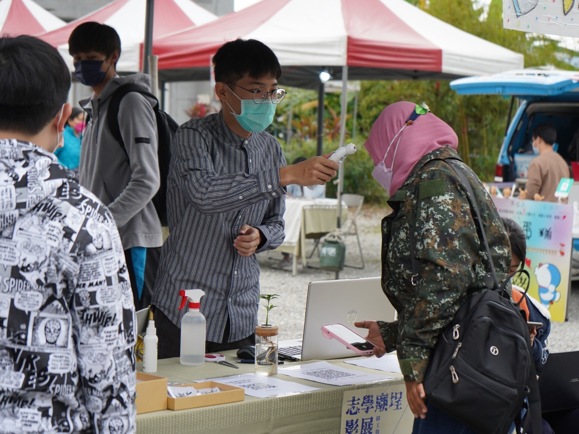 移工夥伴一同參與志學廟埕影展