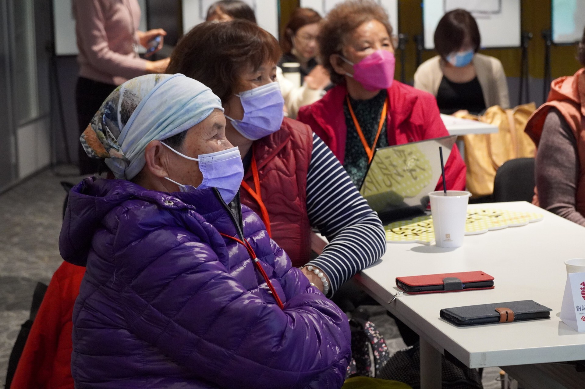 紅葉福利雞蛋合作社的長輩們一同參與、聆聽對話案例