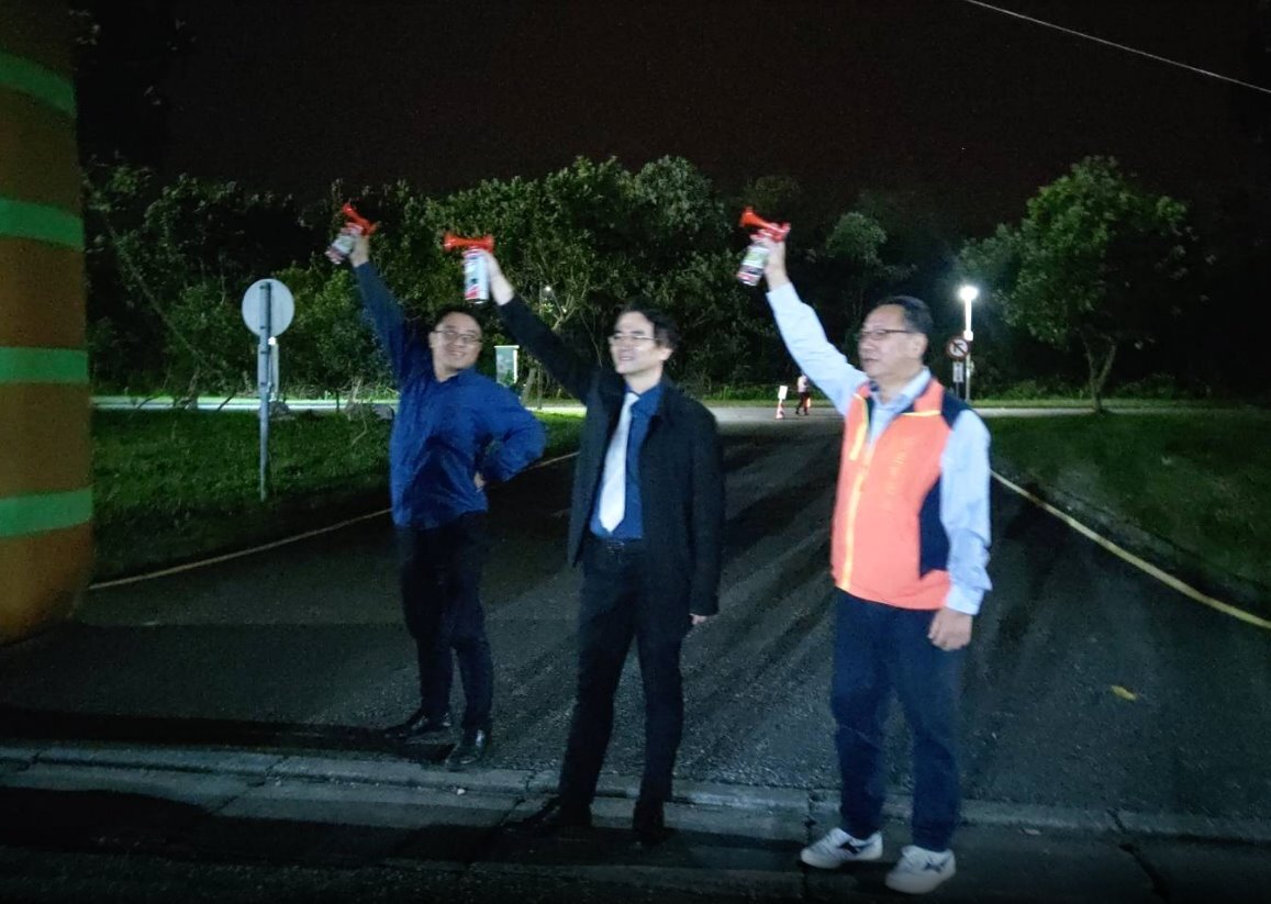 東華大學馬遠榮副校長、共同教育委員會陳復主委及學務處張國義副學務長共同鳴槍起跑