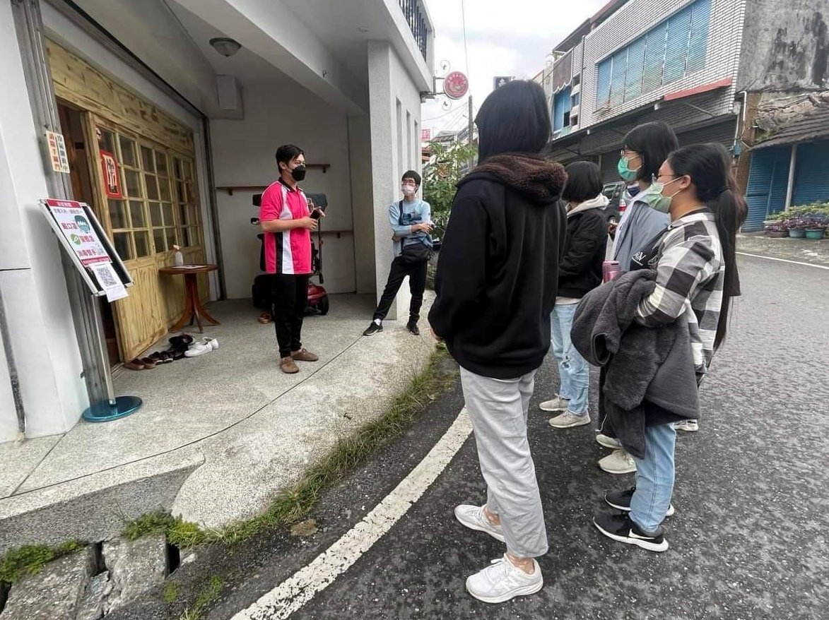 東華大學移工與她的老人團隊至泰源部落咖啡館參訪