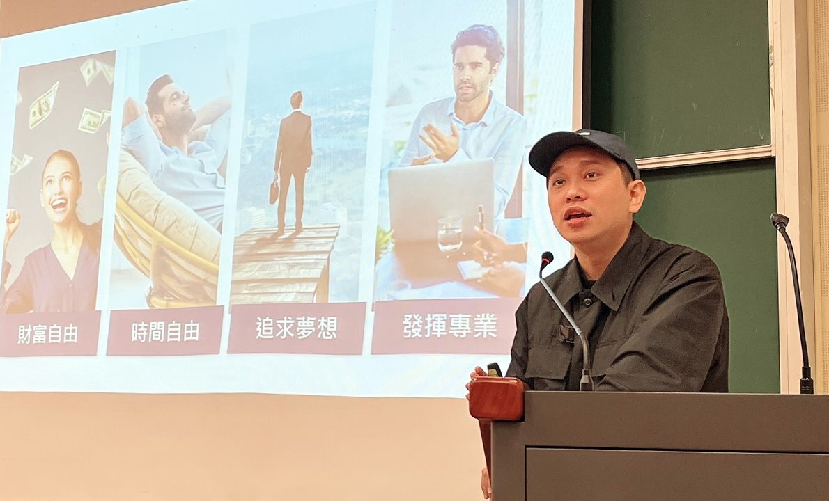 炙星投創共同創辦人兼執行長張歆浤先生以「改變世界的創業者思維」為主題,勉勵同學們人生要有夢想,並付諸實行。