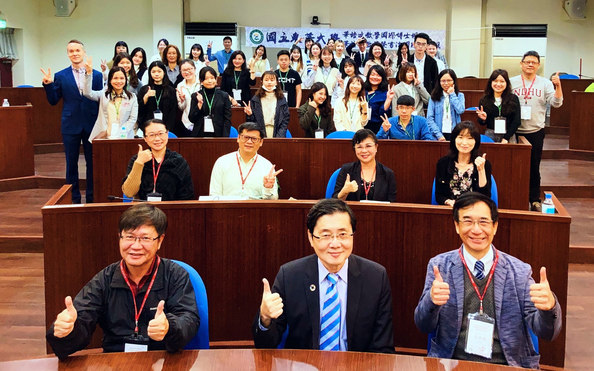 參加「跨領域國際視野-2021東華華語文教學國際學術研討會」人員大合照