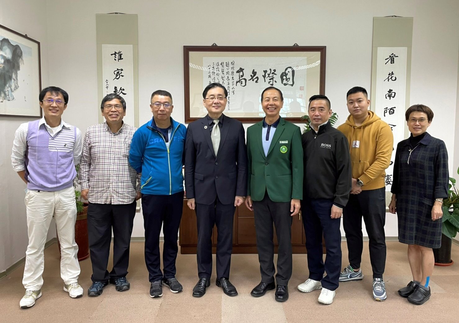 參與高爾夫球致贈儀式人員合照