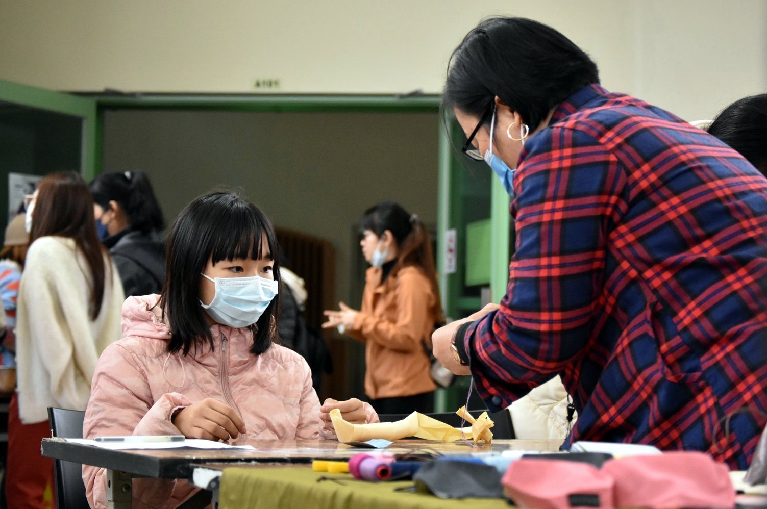 開幕現場設有許多體驗活動,讓參加者免費施作。