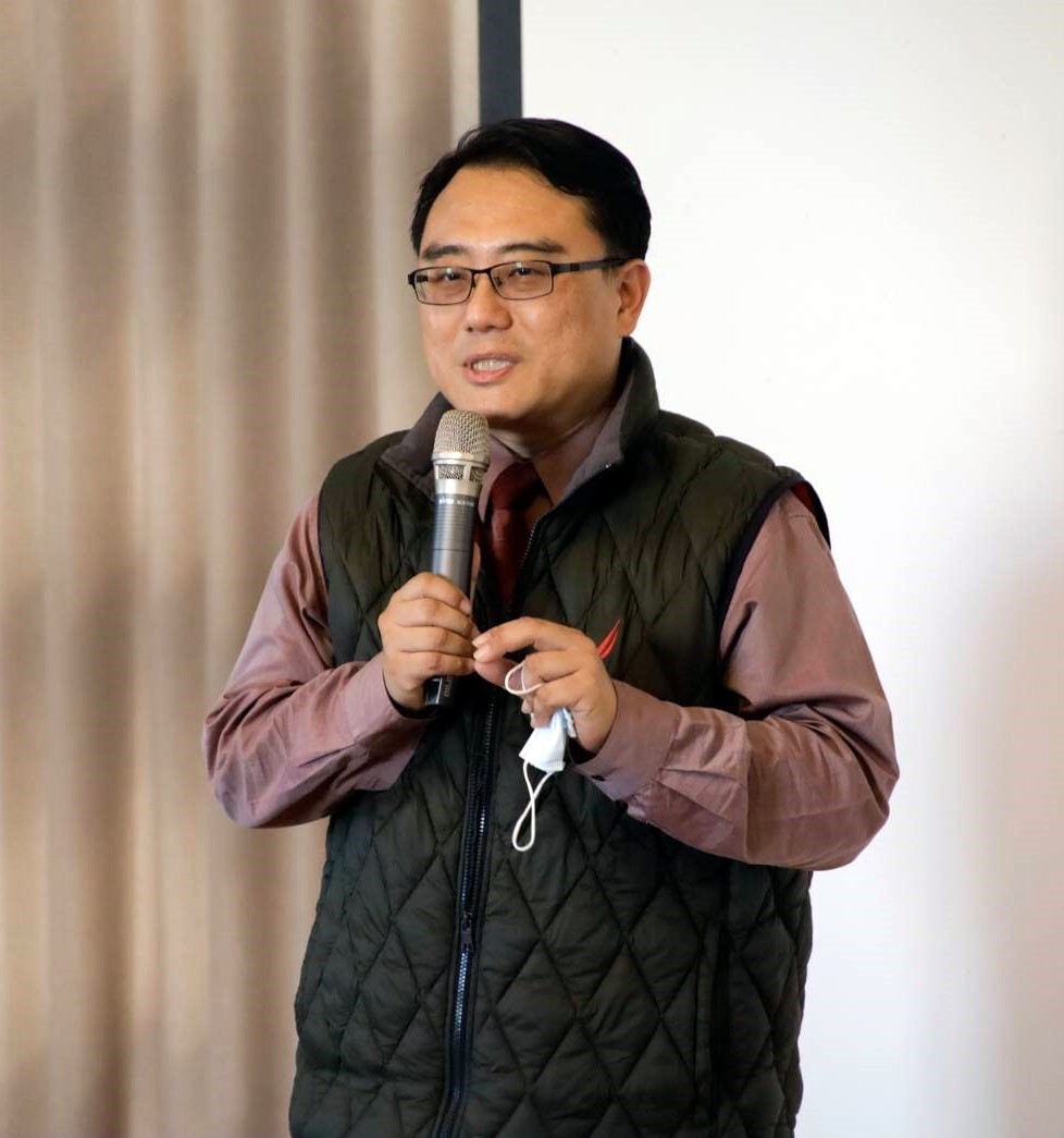 共同教育委員會陳復主委致詞表示,共教會明年將改名為『洄瀾學院』,重視博雅教育的精神,冀圖將人文素養、對在地族群與生活環境的關懷,落實到洄瀾學院五個中心與大一不分系通識課程規劃中。