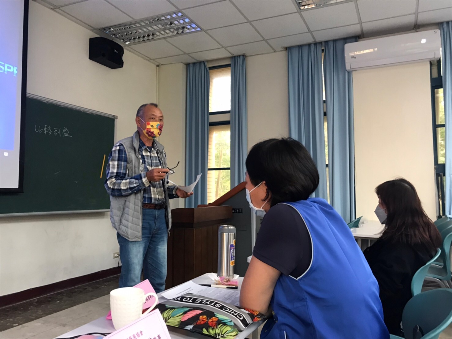 富源社區發展協會理事許鳳應給學生回饋意見