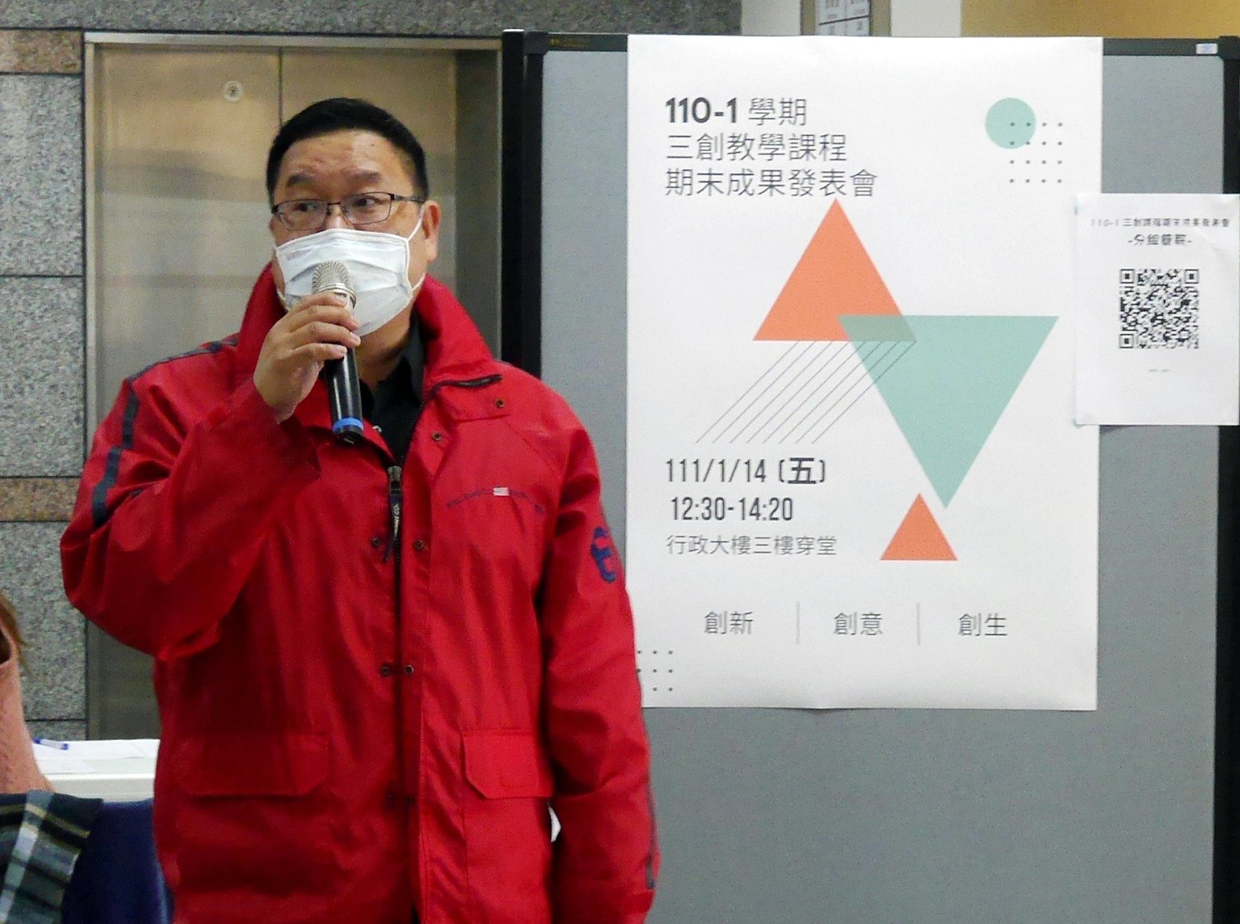 教學卓越中心廖慶華主任讚美三創老師們成果豐碩,期中問卷時學生也回饋肯定老師們的付出