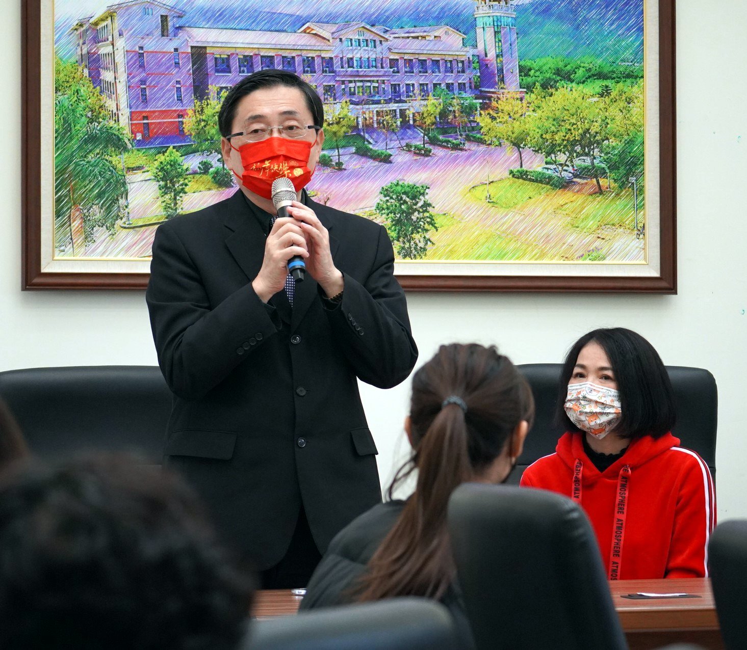 趙校長感謝溫老師擔任駐地教育家,為偏鄉帶入創新教學法