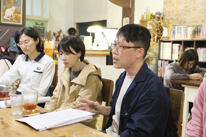 臺灣文學獎金典獎得主東華校友作家陳宗暉分享〈少年節快樂〉中的東華、花蓮痕跡和「醒年快樂」的緣由。