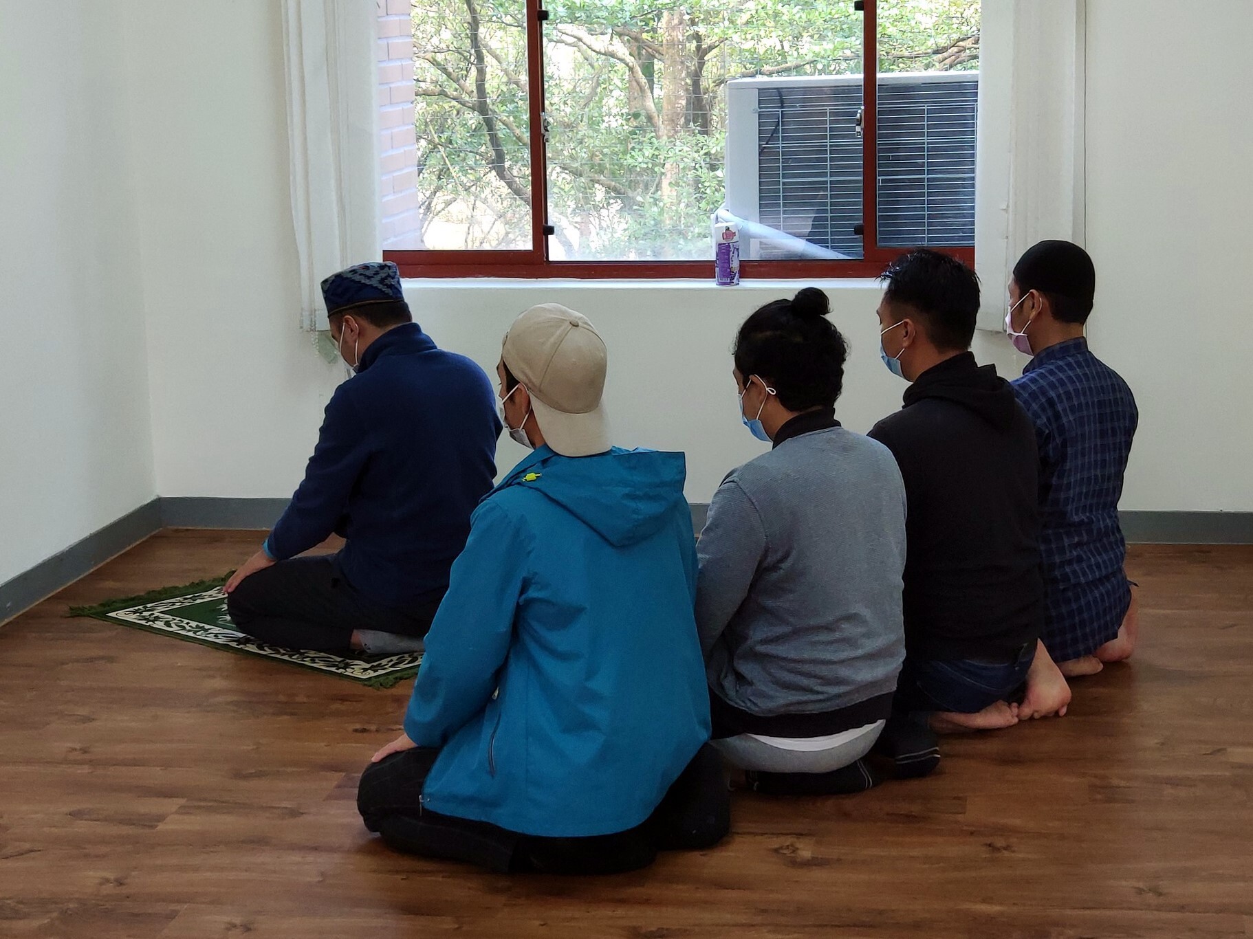 穆斯林學生學生進行祈禱儀式