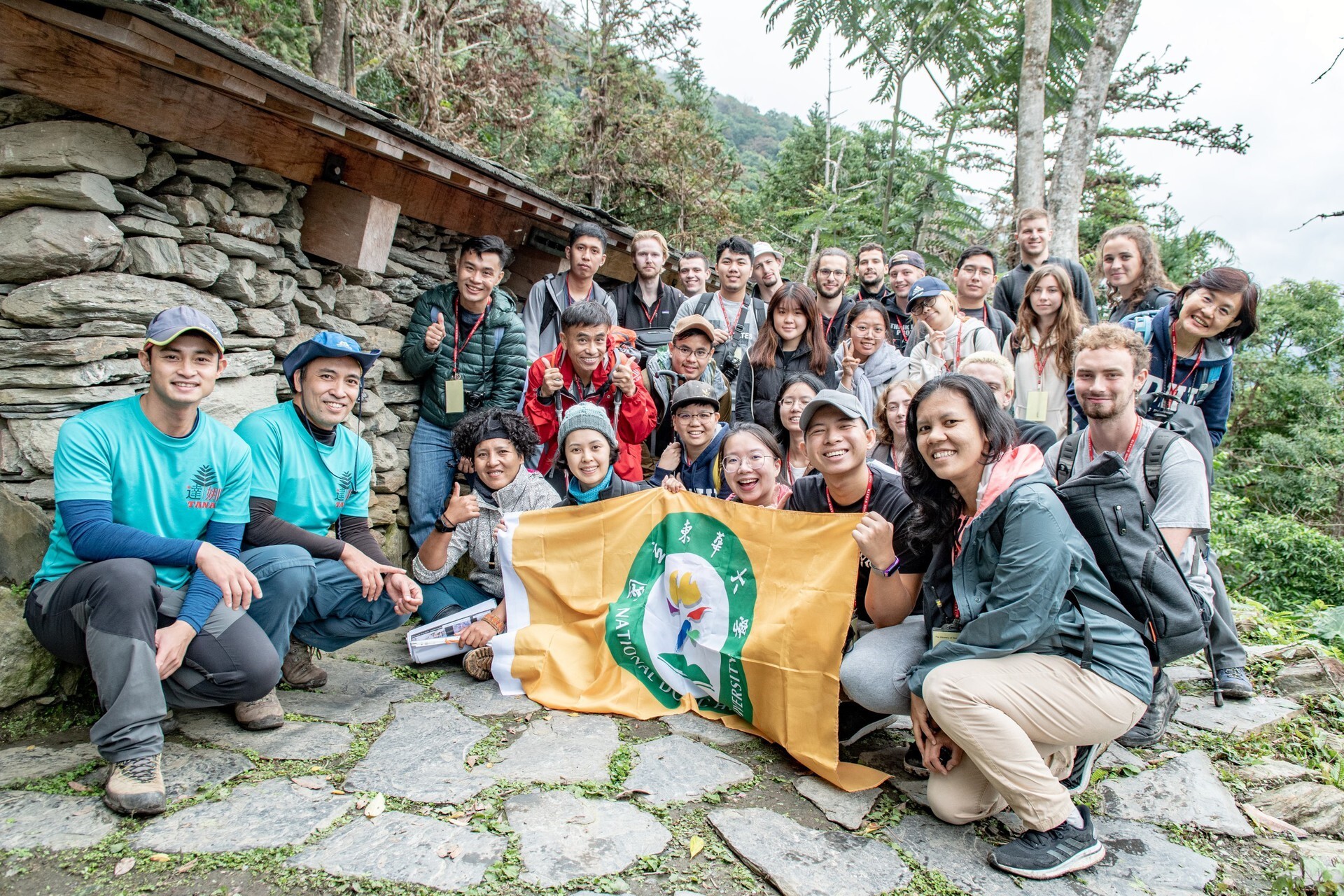 玉山國家公園八通關古道佳心石板屋之旅