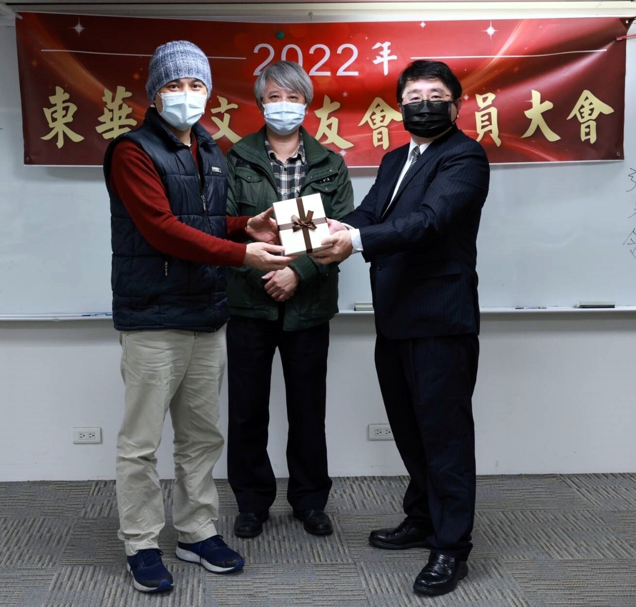 東華大學中國語文學系系友會新舊任理事長交接