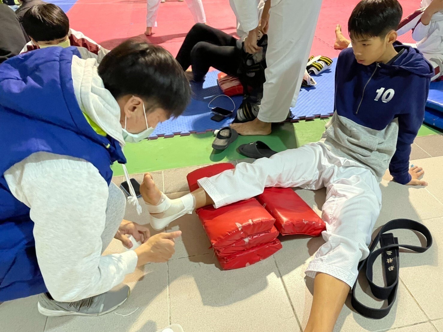 吳昭慶同學進行包紮實作04