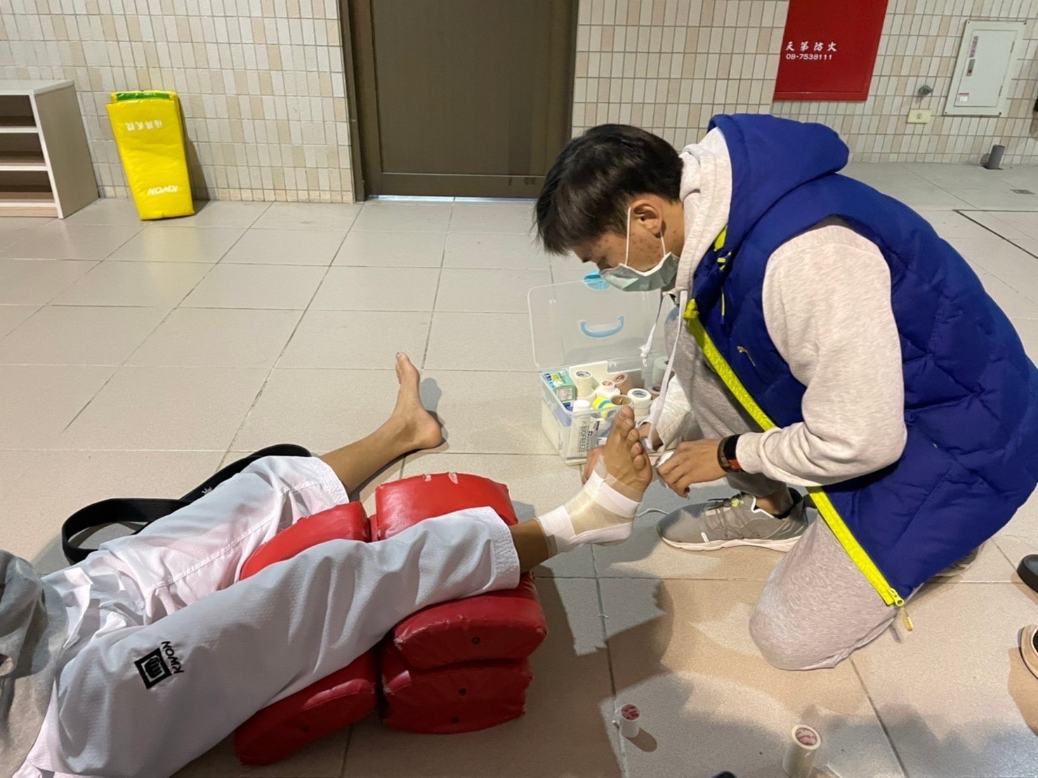 吳昭慶同學進行包紮實作05