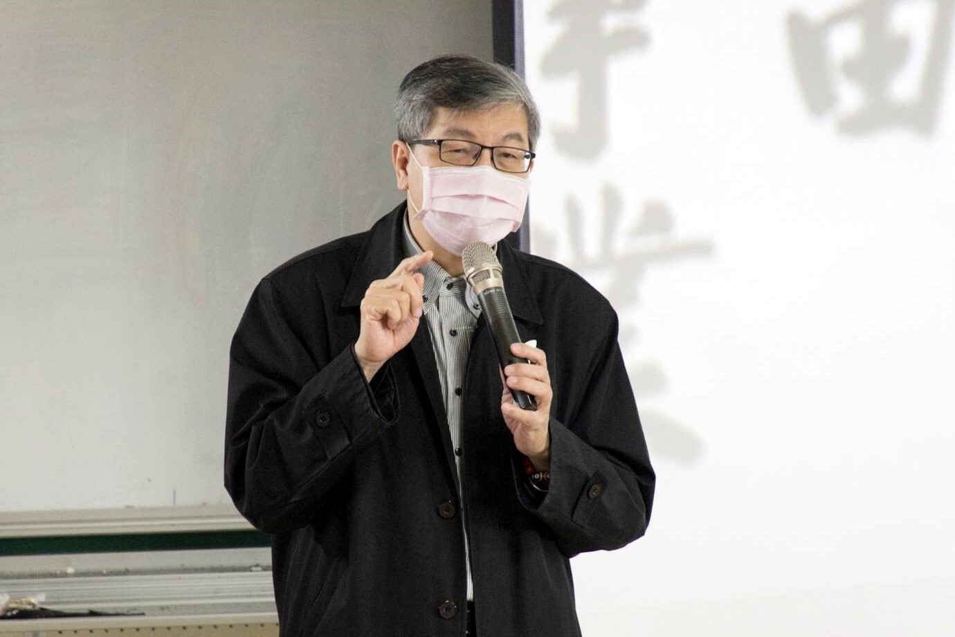趙董事長認為生涯的支撐力量是百折不撓的自學精神與頑強的自學力。