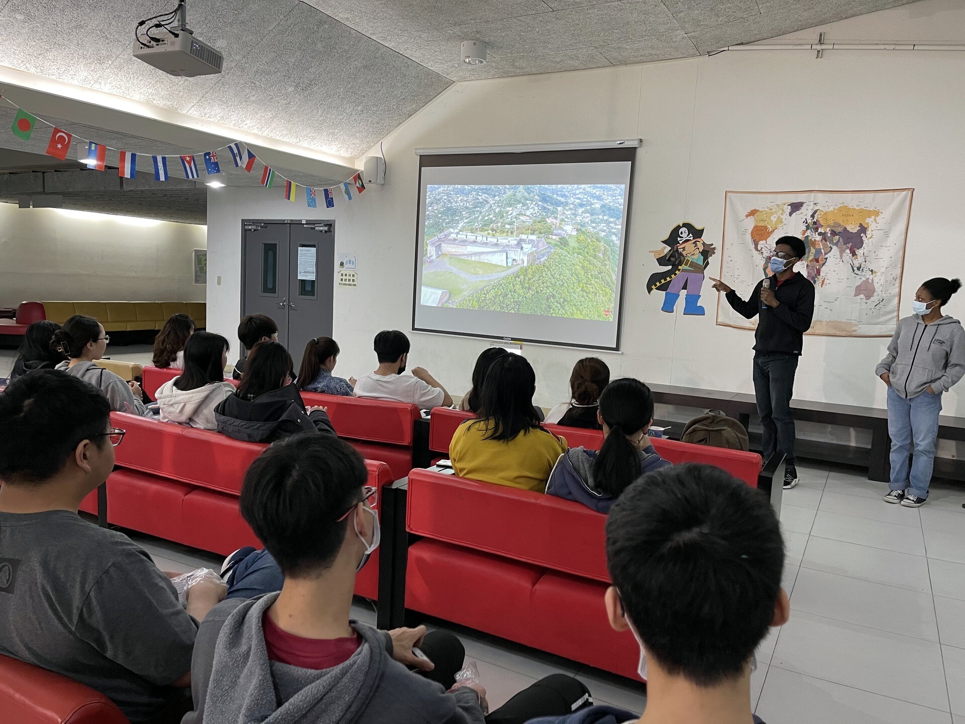 「生活新元宿」活動表演同學分享著名景點與文化