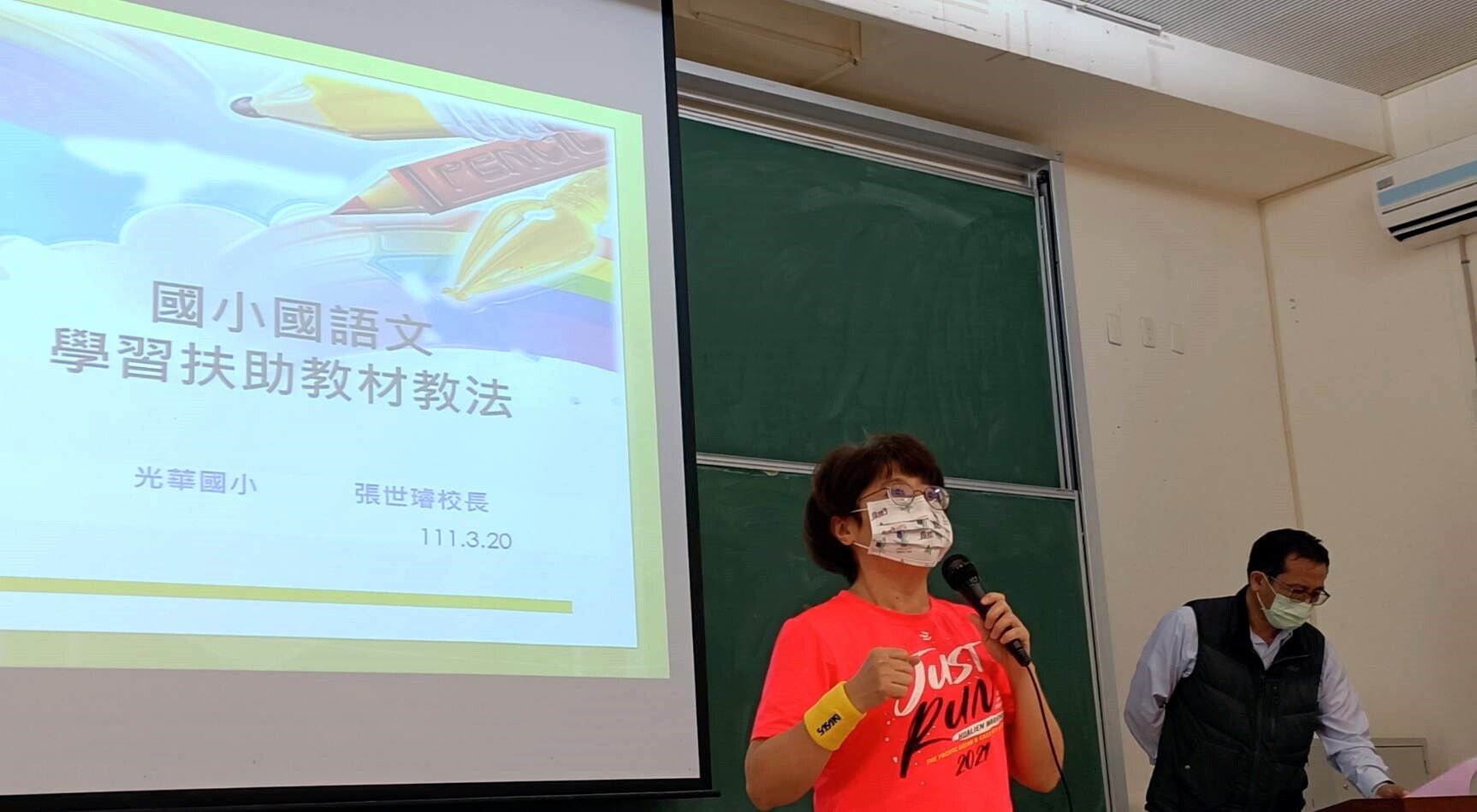 東華大學師培中心蘇育代組長提醒師資生參與師培中心辦理的系列課程及入班教學,提升教學能力,也可進行未來職涯探索。