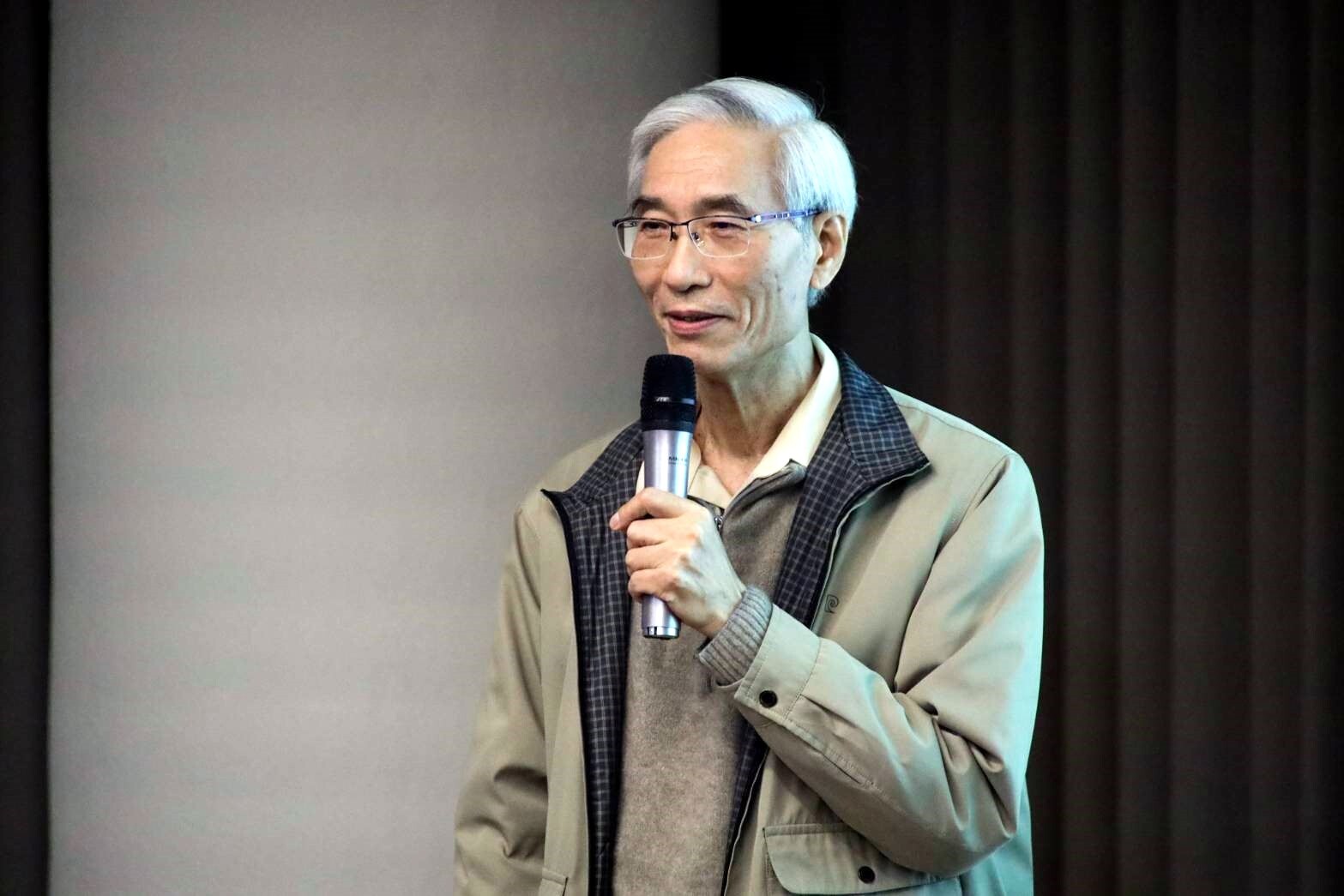 呂醫師與同學回溯人類演化史,探索生命之源。