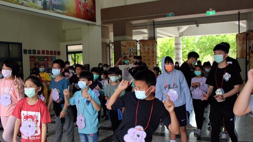 「小小領袖營」小學員進行活力早操