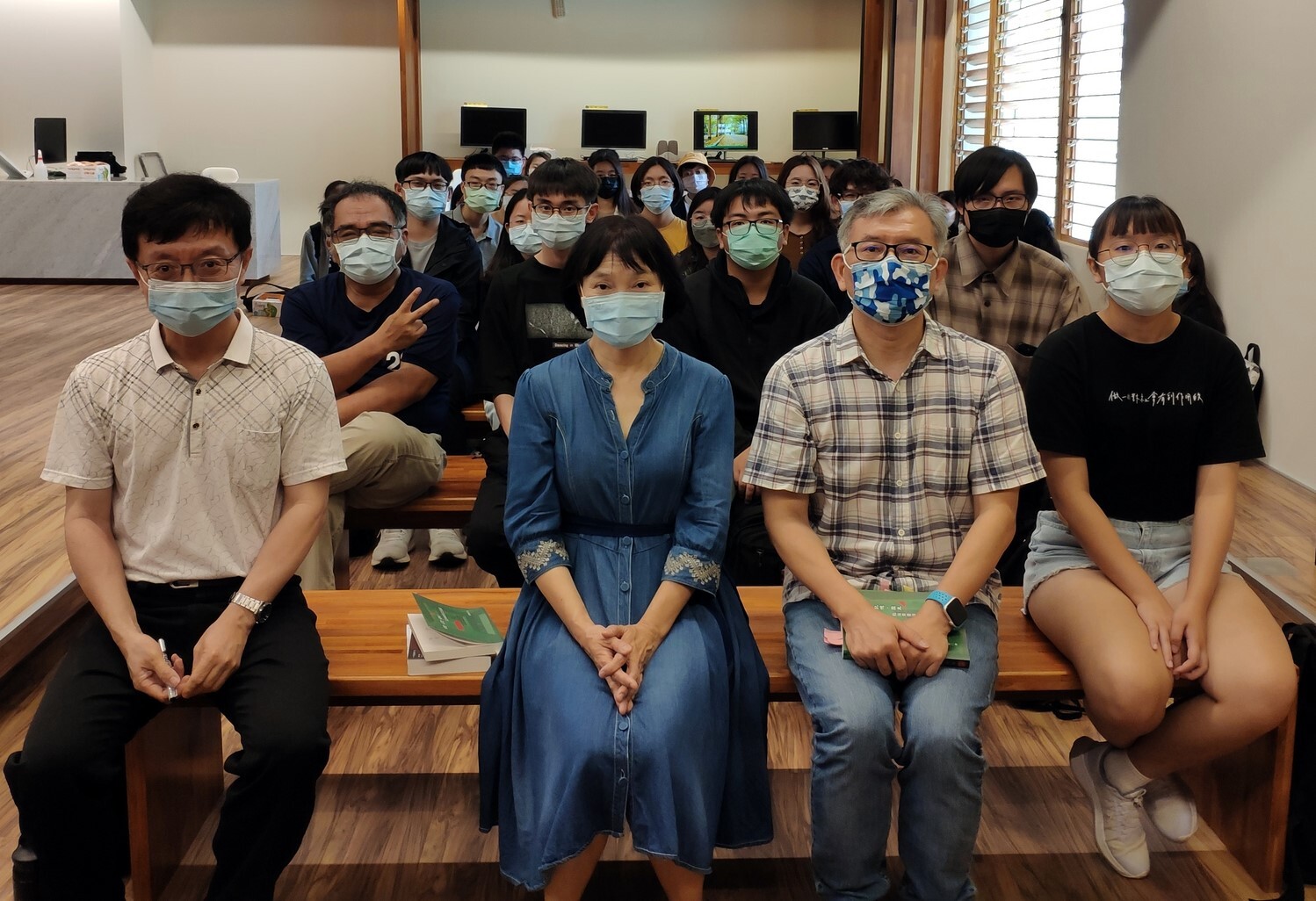 人社院110學年度第2學期新書分享會