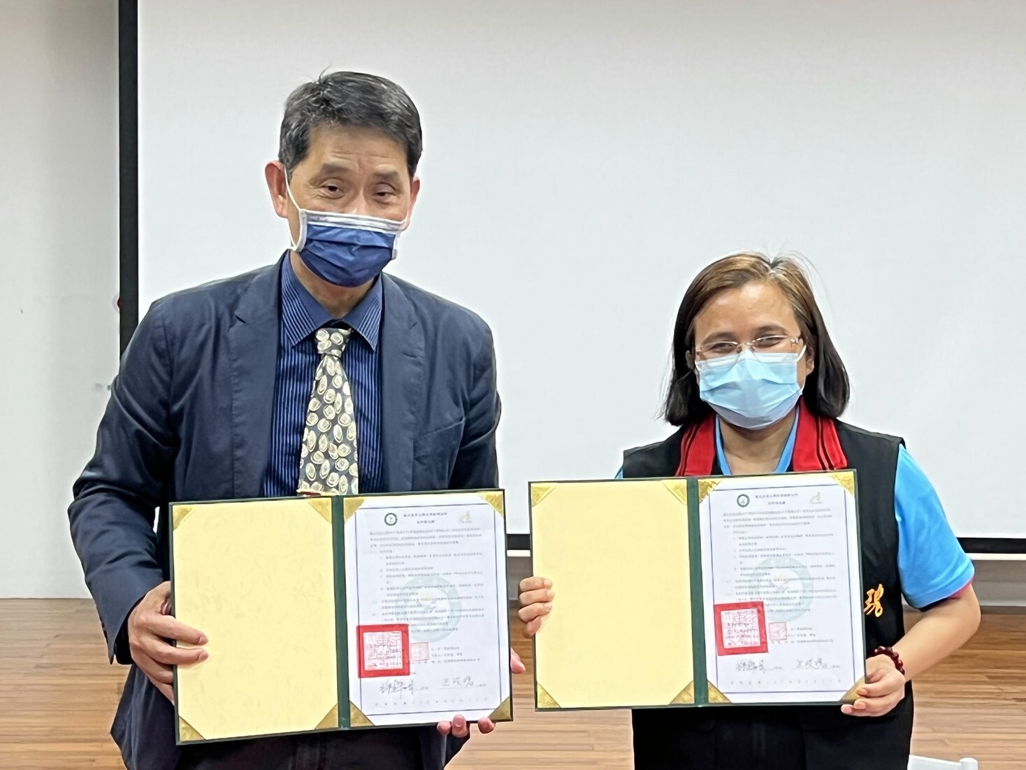 東華大學與秀林鄉公所簽訂策略聯盟合作備忘錄後合影