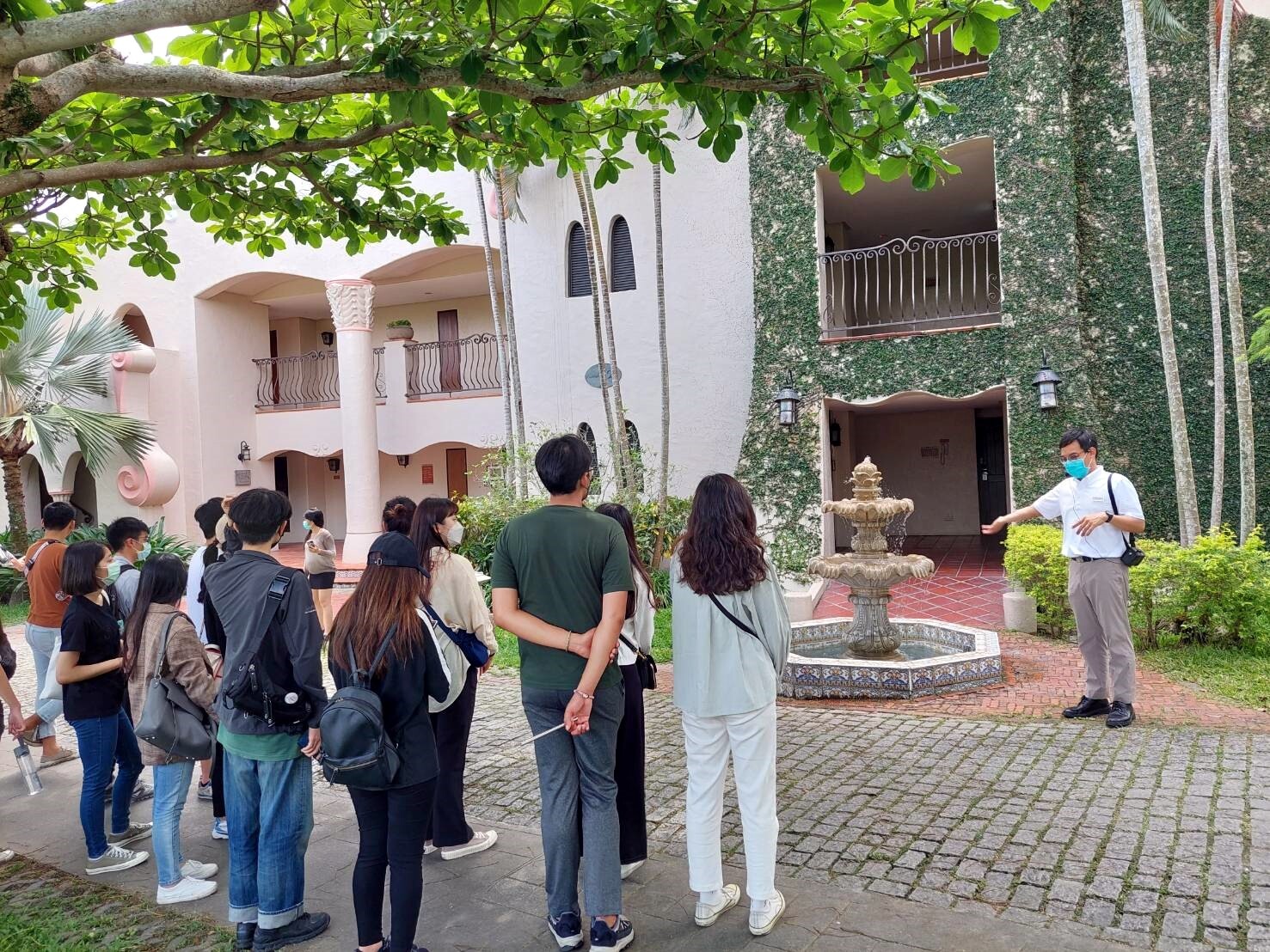 理想大地渡假飯店總經理室楊凱翔特助導覽解說園區西班牙式建築