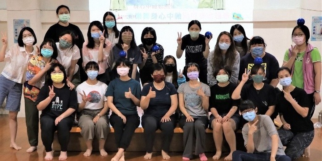 「雅樂舞身心中軸動態覺察體驗」講座大合照。