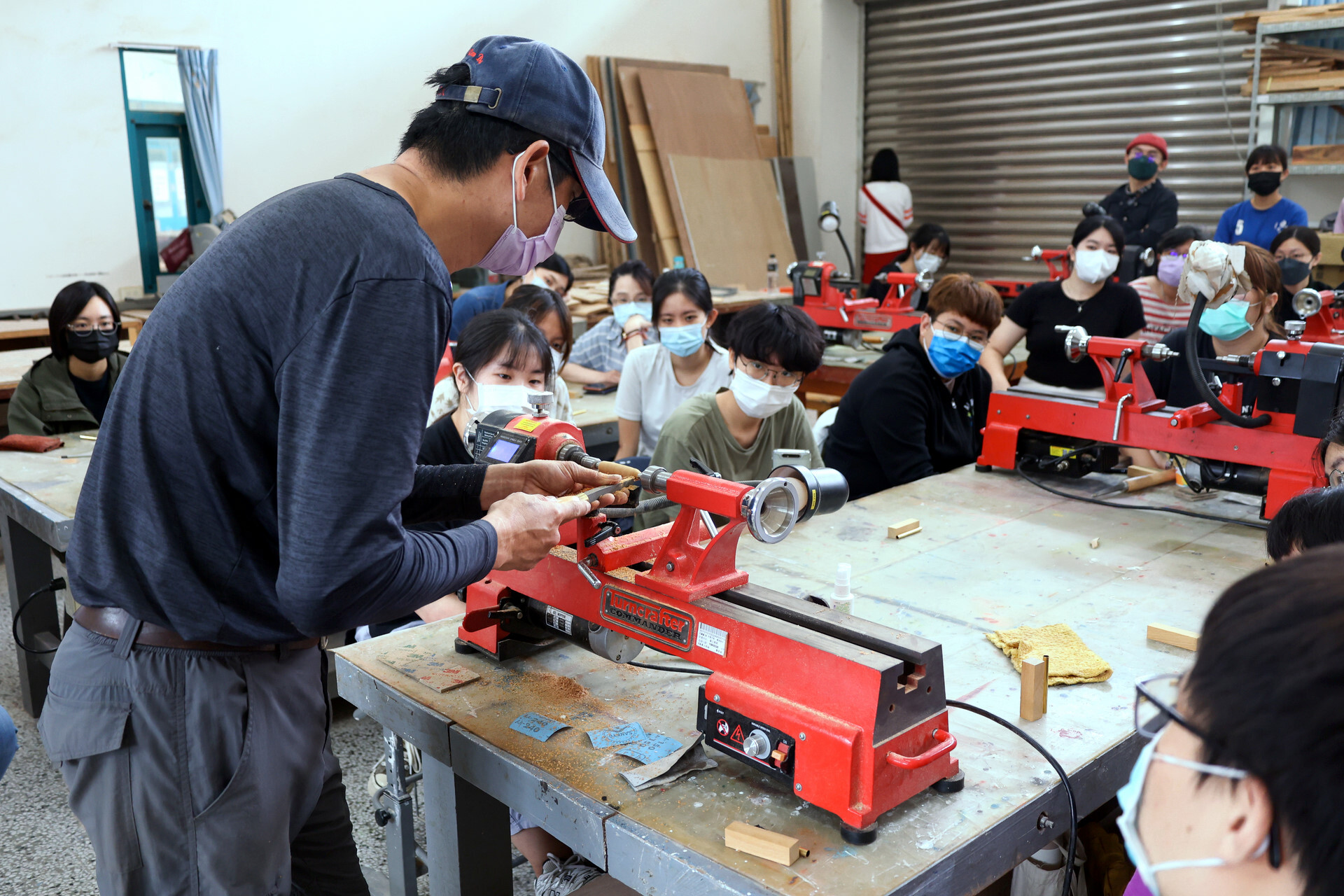 「幸福木作」工作坊黃福康老師示範開孔木頭