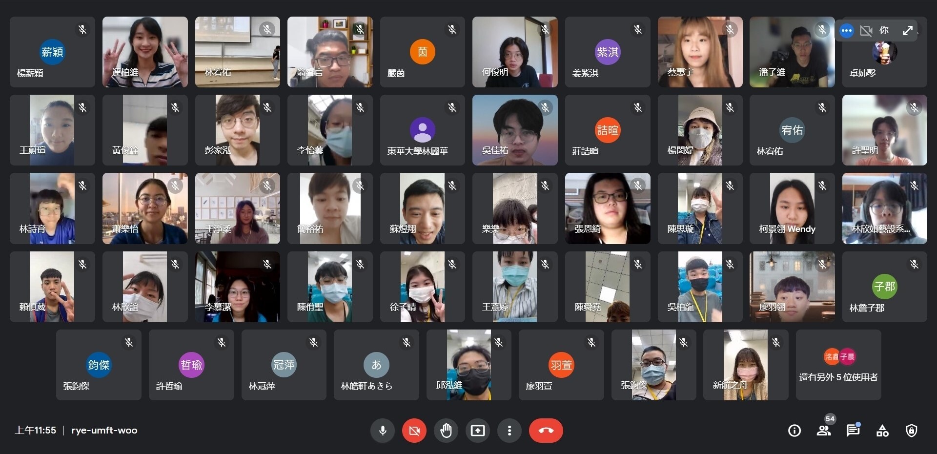 《UniVlog,我與我的youtuber旅程》講師與線上參與同學之合影。