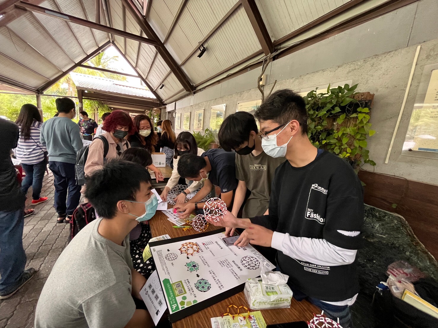 「巴克球」關主講解巴克球在生活中的應用