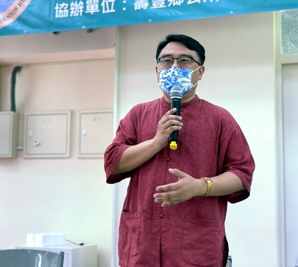 共教會陳復主委祝福長輩們來到東華大學運動可以有強身健體,並且擁有豐富的學習收穫。