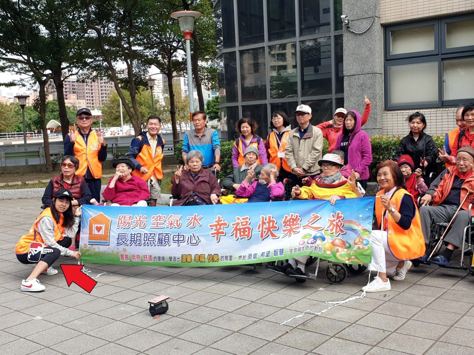 蔡亦棻同學參加桃園市老人長照中心秋季關懷活動(二)