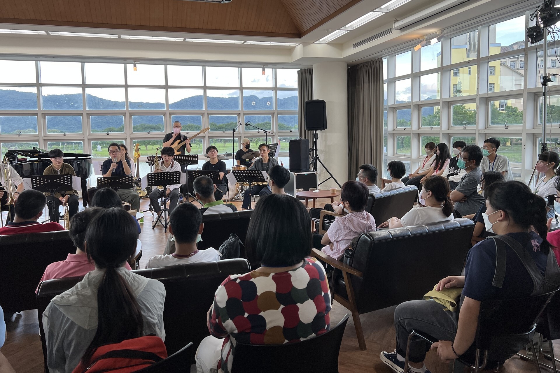好威音樂精靈的魔法學院-沙龍音樂會廣皓老師介紹爵士樂