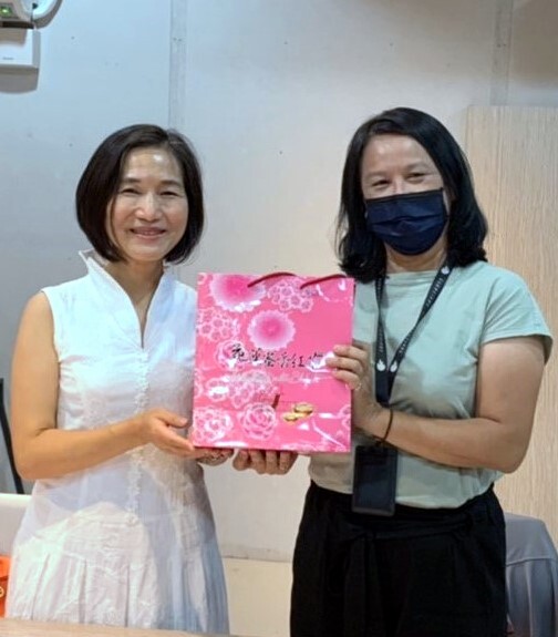 駁二營運中心主任王慧琳親自接待訪問團,並介紹全新規劃的新空間−「駁二共創基地」